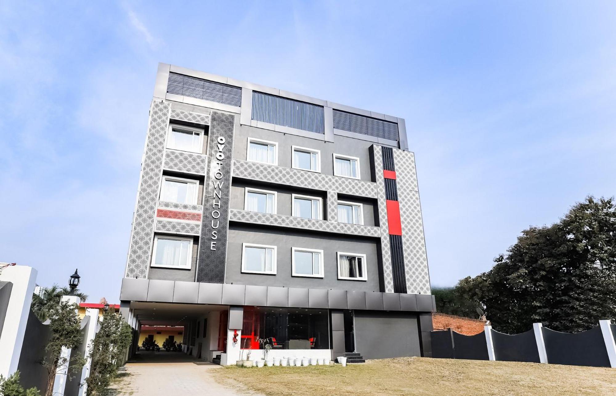 Townhouse Prithvi Resort Near Phoenix Palassio Lucknow Exterior foto