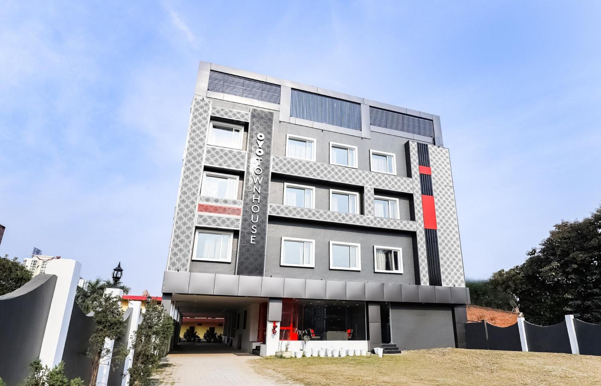 Townhouse Prithvi Resort Near Phoenix Palassio Lucknow Exterior foto